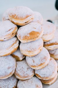 gerold-hinzen-9Dc427INvlI-unsplash-200×301 Aufgestapelter Pfannkuchen