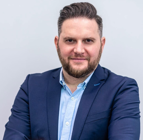 Dino-Sanna-Portraitbild Dino Sanna, Head of Product Partnerships bei compleet